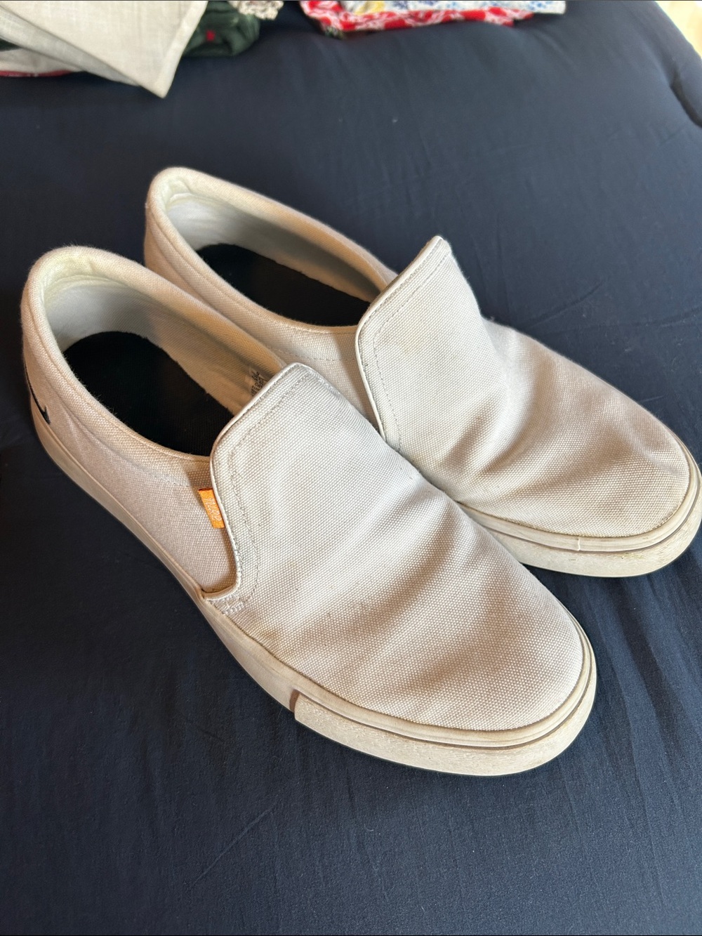Nike Women’s Slip-On Canvas in white